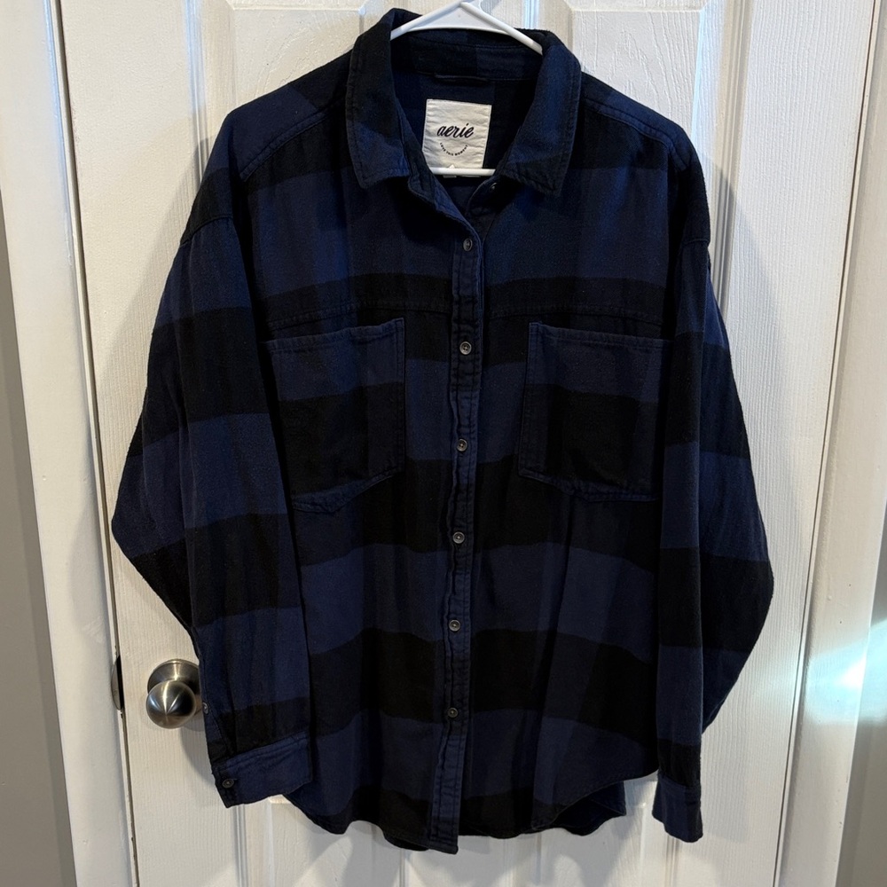 Aerie Navy and Black Flannel Shirt Size Large